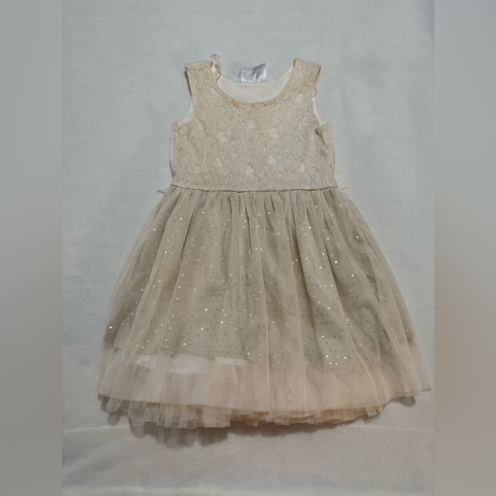 Off white Sleeveless dress with lace lining